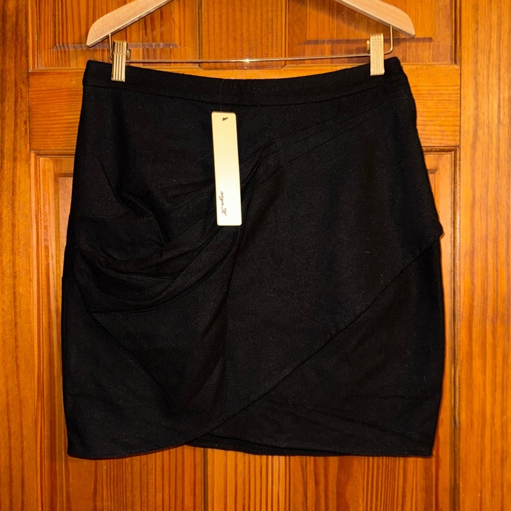 aryn K. NWT WOOL black shirt pleats Large $82